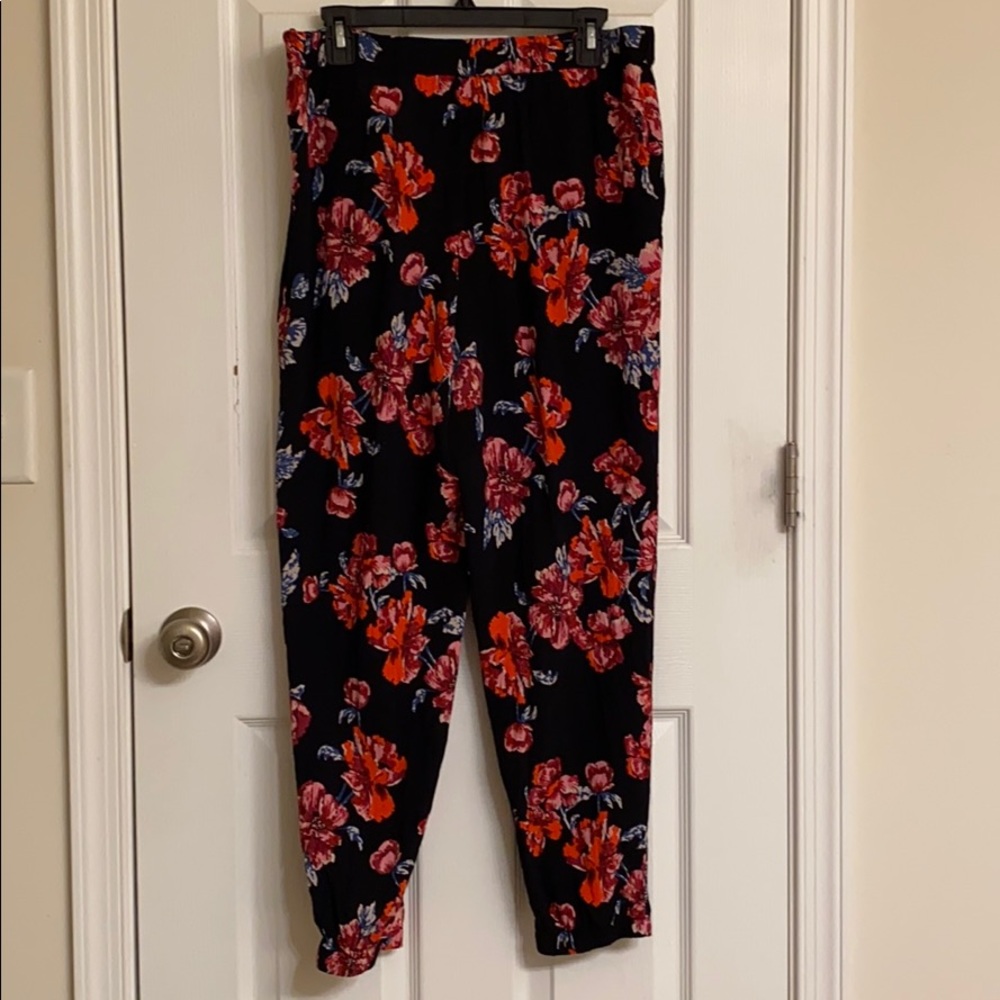 free press Red Floral Print Pants Pockets Elastic Waist Rayon Size Large - Picture 2 of 11